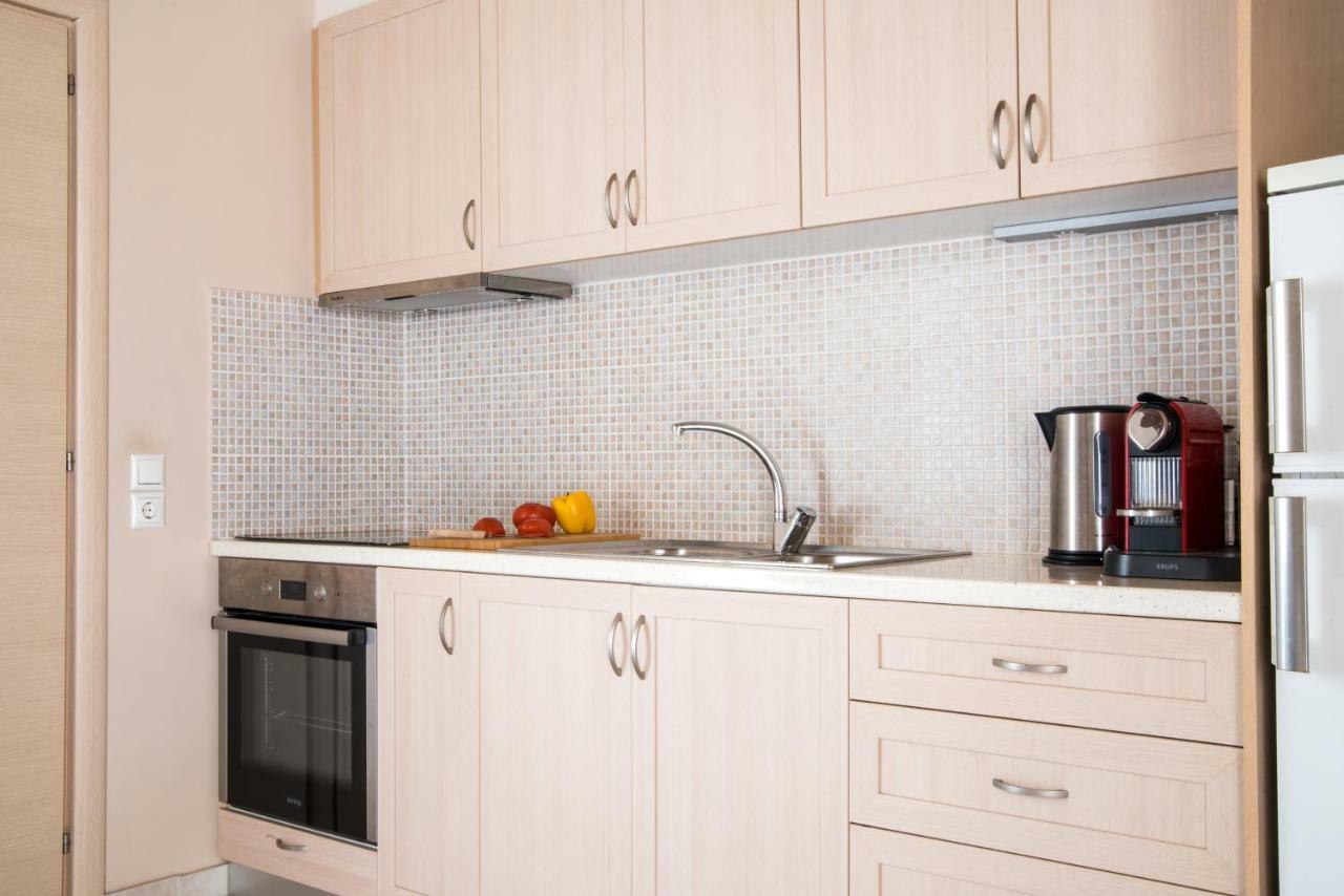Top Floor Modern Studio In Central Koropion