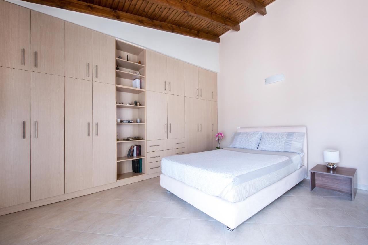 Top Floor Modern Studio In Central Apartment *